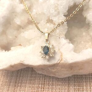 Vintage goldtone blue crystal rhinestones pendant necklace